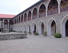 Внутренний двор монастыря в Киккосе